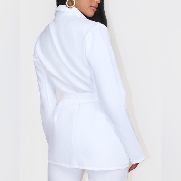 Pretty Little Thing Petite Cream Cargo Detail Tie Blazer - Picture 4 of 8